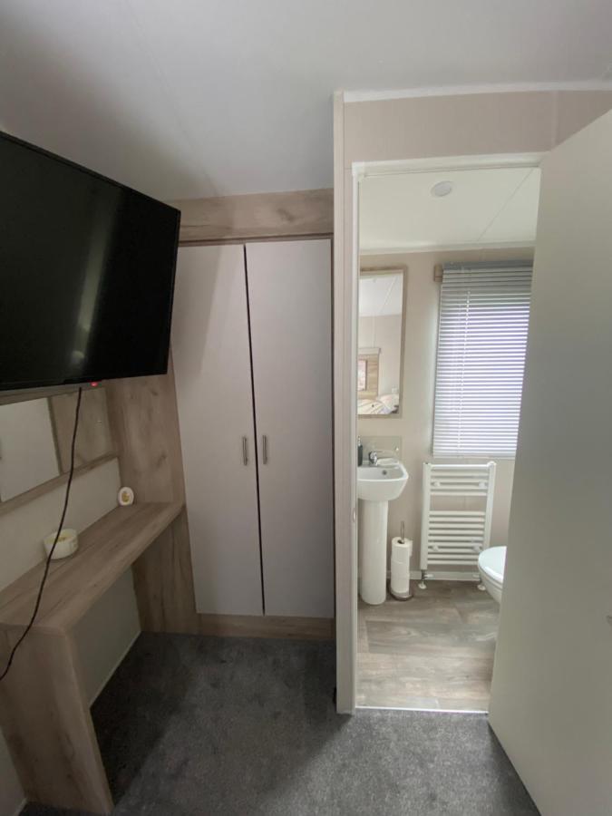 Meadow View 171 - Golden Palm - Central Heating, Wifi, Pet Friendly, Bed Linen - Meadow Lakes Caravan & Lodge Hire 채플 세인트 레오나즈 외부 사진