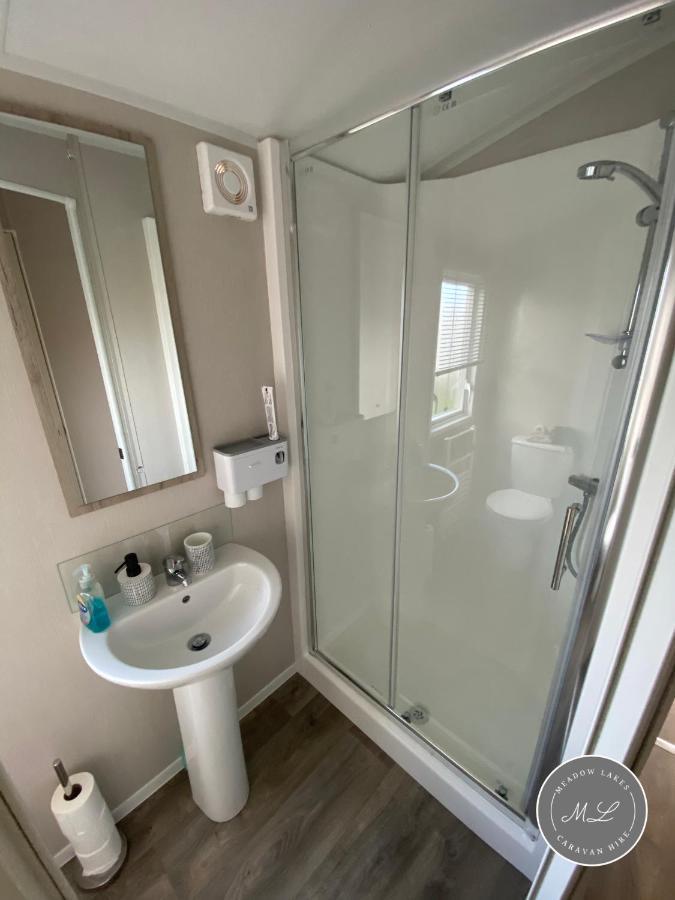 Meadow View 171 - Golden Palm - Central Heating, Wifi, Pet Friendly, Bed Linen - Meadow Lakes Caravan & Lodge Hire 채플 세인트 레오나즈 외부 사진